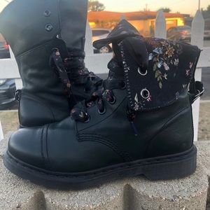 Dr. Martens woman’s Dark Green 1914 size 10 Floral